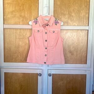 Sleeveless Vest in Light Pink